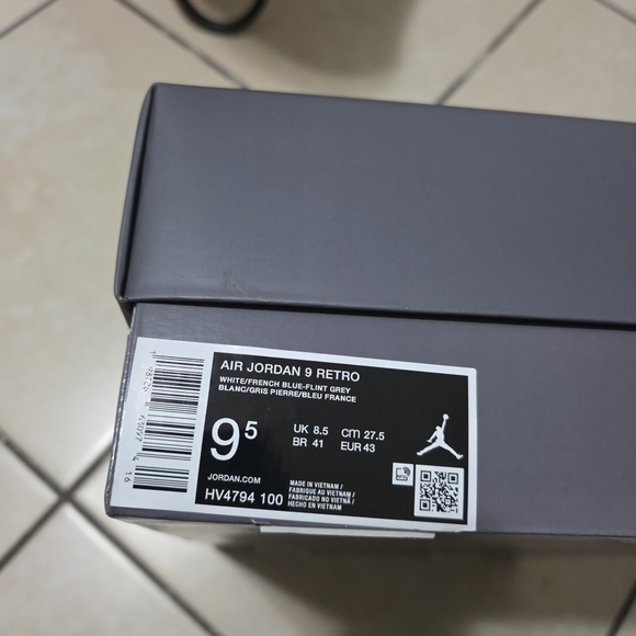 Empty Shoe Box - Picture 2 of 7